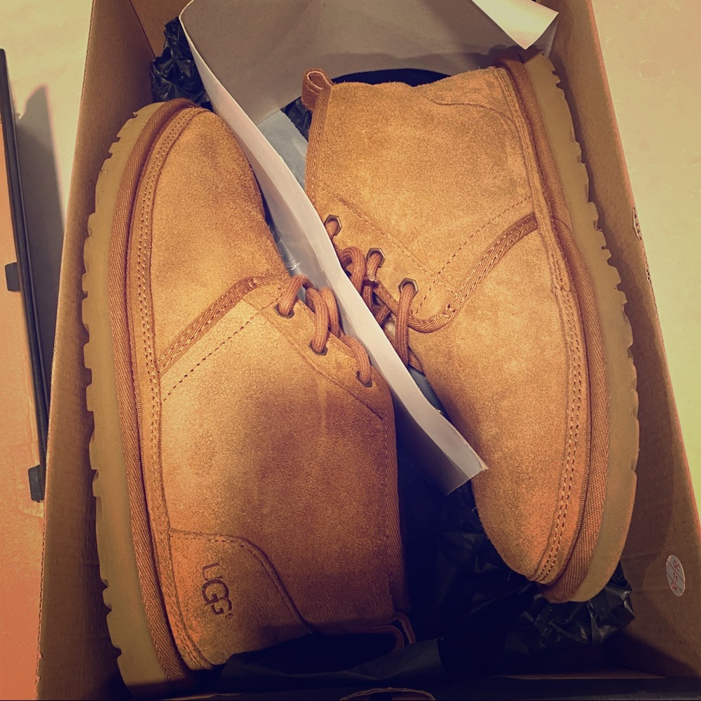 UGGs Neumel Men’s Size 8